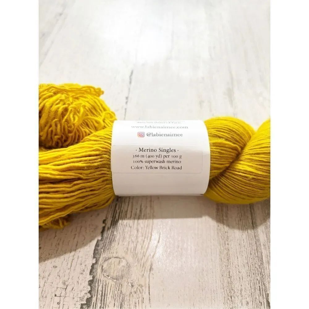 La Bien Aimée Merino Singles yarn in the colorway "Yellow Brick Road" - Picture 2 of 2